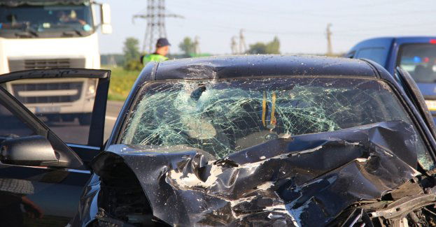 Odblokowana DK74 w miejscowości Zawada po zderzeniu dwóch samochodów, jedna osoba nie żyje (aktl.2)