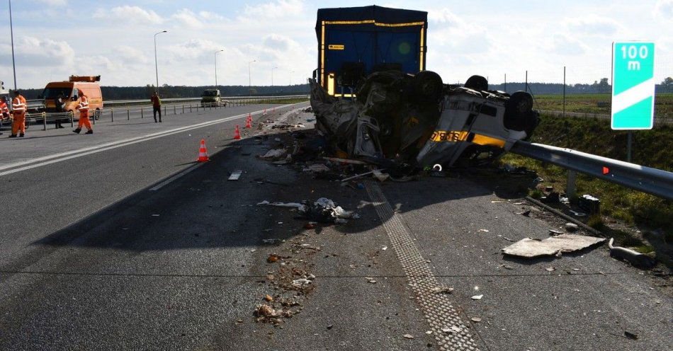 zdjęcie: Wypadek na trasie S7, ranne dwie osoby / fot. KPP w Mławie