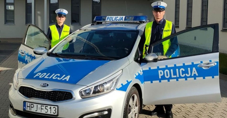 zdjęcie: Krapkowiccy policjanci uratowali życie 3 latka / fot. KPP Krapkowice