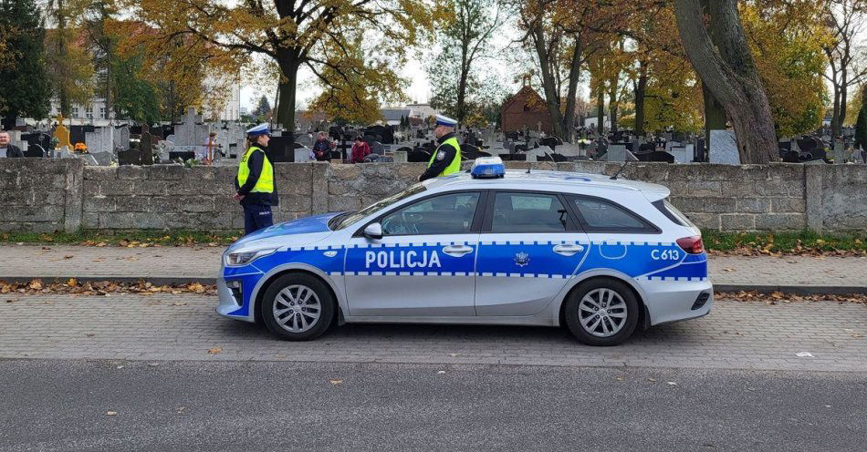 zdjęcie: Wszystkich Świętych 2025. Zmiany w organizacji ruchu w powiecie / fot. KPP Aleksandrów