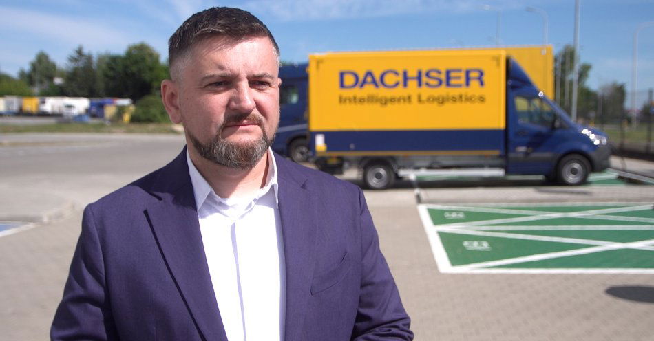 zdjęcie: Dostawy elektrykiem w centrum Warszawy. DACHSER wprowadził do Polski swój bezemisyjny program / fot. Newseria - Wojciech Mikołajczuk, project coordinator, DACHSER