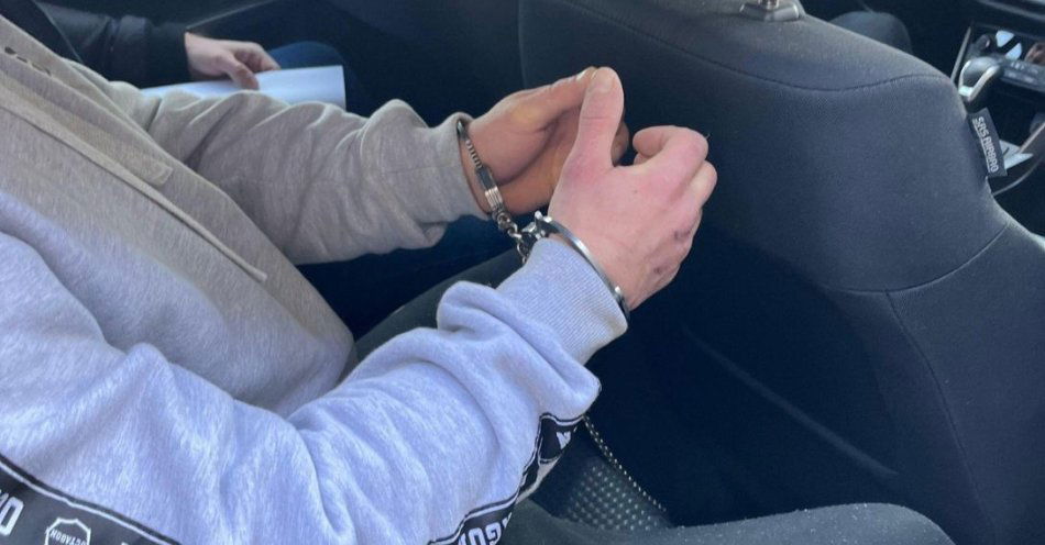 zdjęcie: Kryminalni zabezpieczyli kilogram narkotyków - podejrzany trafił do aresztu / fot. KPP Kluczbork