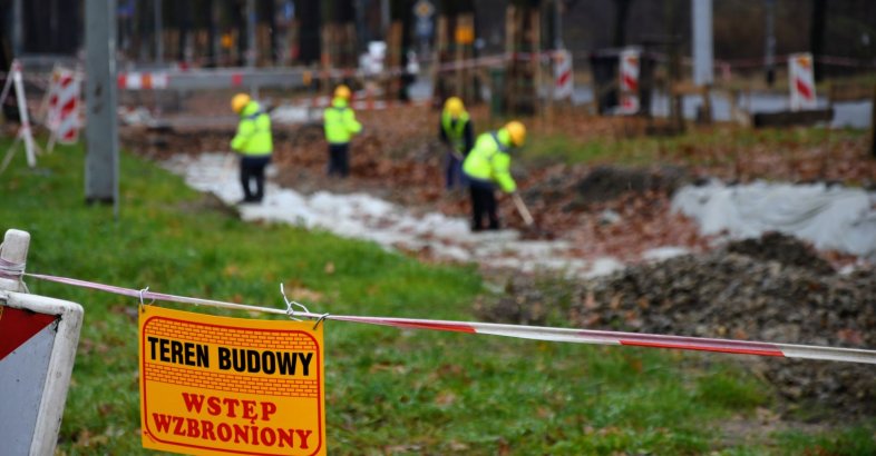 zdjęcie: Niskie temperatury i śnieg opóźnią otwarcie nowego torowiska na Biskupinie / fot. nadeslane