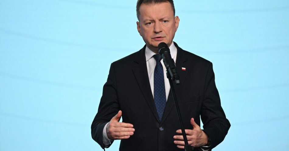 zdjęcie: Błaszczak: działania rządu przypominają PRL;  symboliczne, że marszałkiem Sejmu i szefem kancelarii są komuniści / Warszawa, 07.11.2025. Przewodniczący KP PiS Mariusz Błaszczak podczas oświadczenia w siedzibie ugrupowania przy ulicy Nowogrodzkiej w Warszawie, 7 bm. PiS zapowiedziało organizację konferencji pod szpitalami, w związku z sytuacją w służbie zdrowia. (mr) PAP/Radek Pietruszka