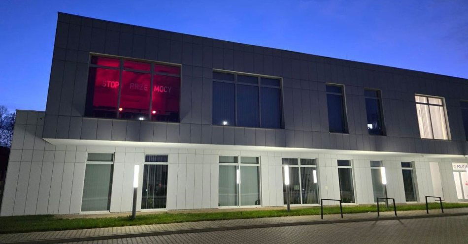 zdjęcie: Lwówek Śląski: policja wspiera kampanię Dzieciństwo bez Przemocy / fot. KPP w Lwówku Śląskim