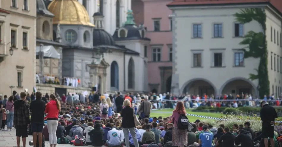 zdjęcie: Z Wawelu wyruszyła 46. Piesza Pielgrzymka Krakowska na Jasną Górę / Kraków, 06.08.2024. Msza św. polowa na rozpoczęcie 44. Pieszej Pielgrzymki Krakowskiej na Jasną Górę przed katedrą na Wawelu w Krakowie, 6 bm. (jm) PAP/Łukasz Gągulski