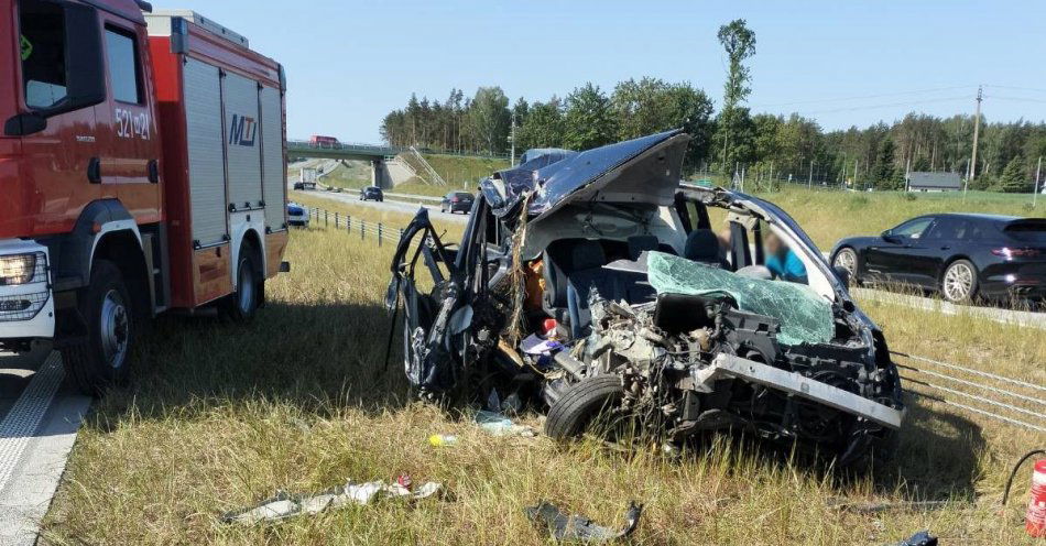 zdjęcie: Wypadek na S7 w pobliżu Uniszk Zawadzkich, ranne cztery osoby / fot. KPP w Mławie