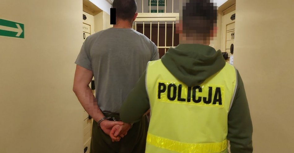 zdjęcie: Napadł na dostawcę jedzenia kradnąc torbę z zamówieniem. Sprawca 2 rozbojów zatrzymany / fot. KMP Chełm