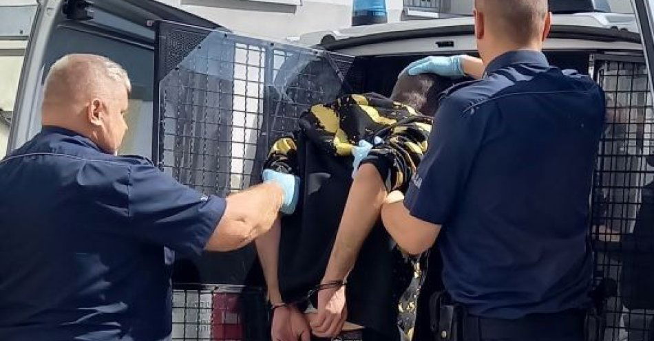 zdjęcie: Czworo poszukiwanych, zatrzymanych w jednym miejscu. / fot. KPP Janów Lubelski