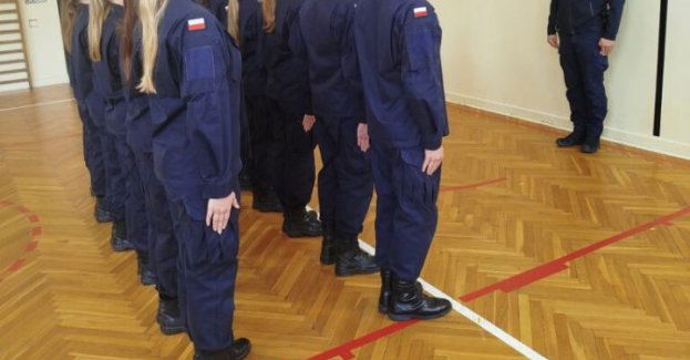 Uczniowie mundurowi z Tymbarku ćwiczyli musztrę z policją