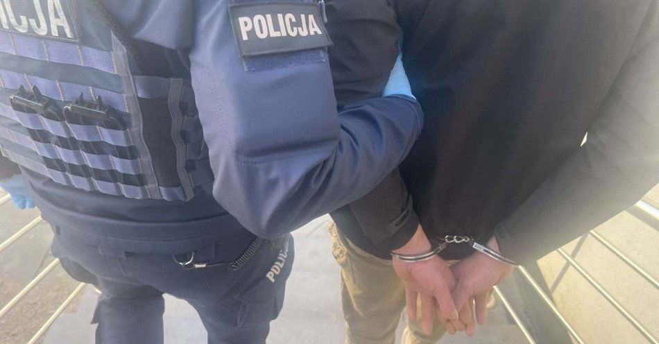 zdjęcie: Zmęczony ukrywaniem się mężczyzna sam zadzwonił na policję / fot. KMP Suwałki