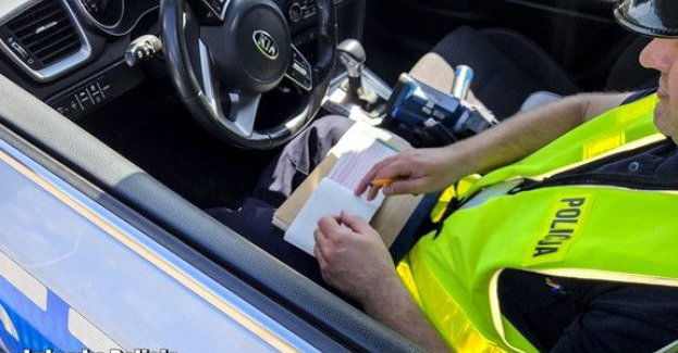 121 km/h przed przejściem dla pieszych stracił prawo jazdy