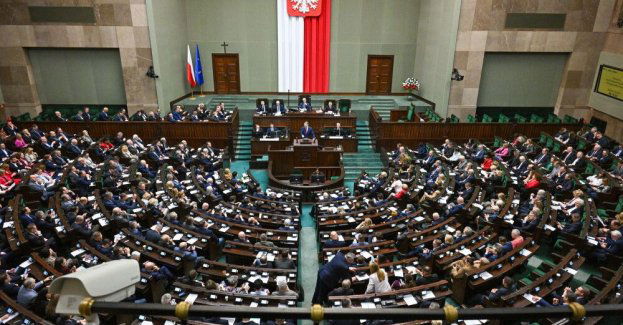 Sejm uchwalił ustawę likwidującą 1 października Centralne Biuro Antykorupcyjne