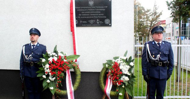 Uroczyste odsłonięcie tablicy upamiętniającej funkcjonariuszy Policji Państwowej II RP