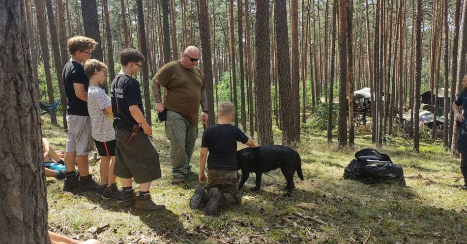 zdjęcie: Spotkanie z harcerzami / fot. KPP Grodzisk Wielkopolski