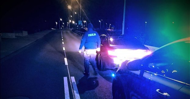 Młody kierowca wprowadzał swój pojazd w niekontrolowany poślizg. Odpowie za to przed sądem