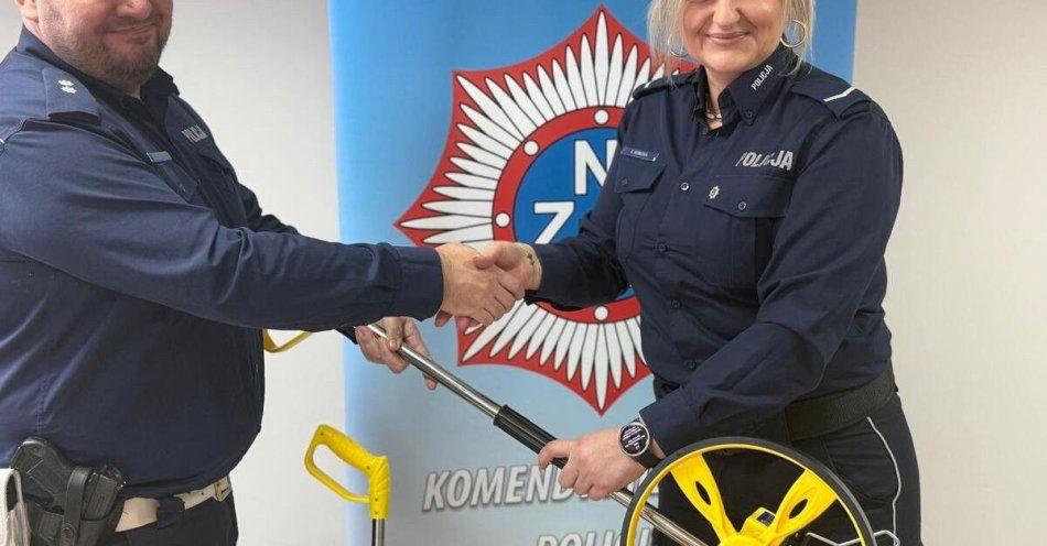 zdjęcie: Nowy sprzęt i stroje dla policjantów z Żor / fot. KMP w Żorach