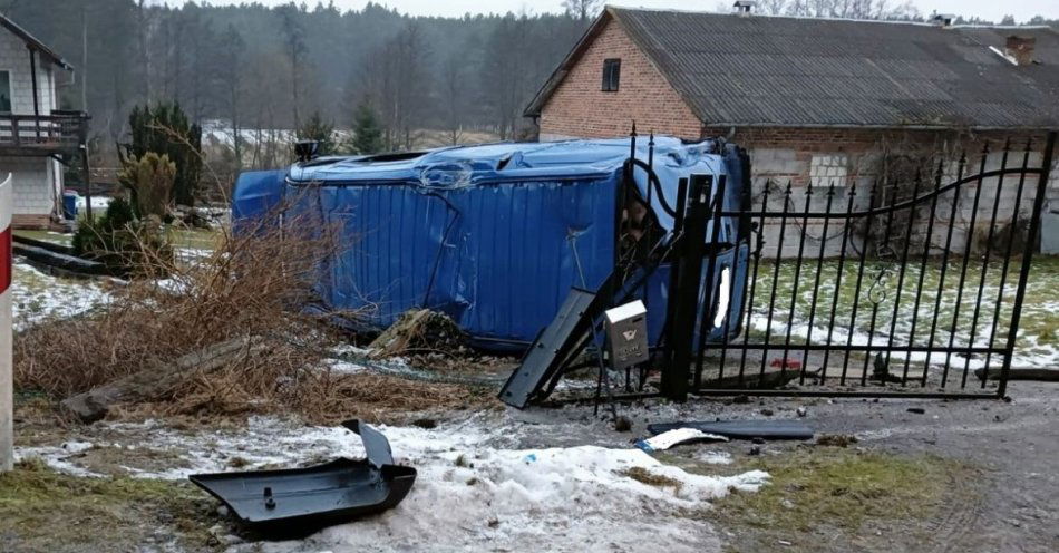 zdjęcie: Groźne zdarzenie drogowe w Wólce Kolczyńskiej / fot. KPP Opole Lubelskie