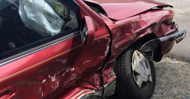 Dwie osoby zginęły po uderzeniu auta w drzewo na dw 125