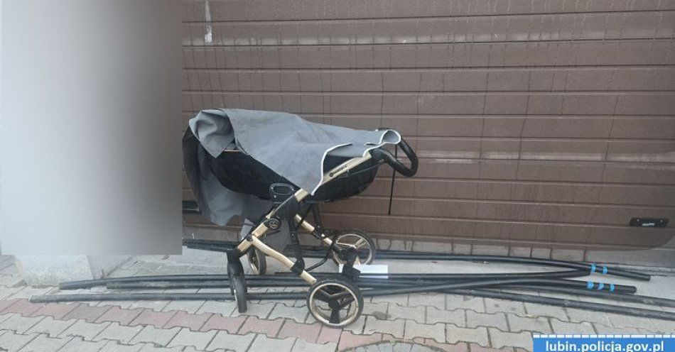 zdjęcie: Nocne zatrzymanie mężczyzny z wózkiem pełnym kabli / fot. KPP w Lubinie