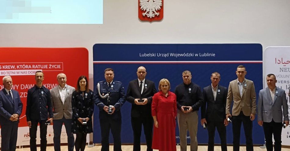 zdjęcie: Dzielnicowy z Białej Podlaskiej odznaczony za 22 litry krwi / fot. KMP Biała Podlaska