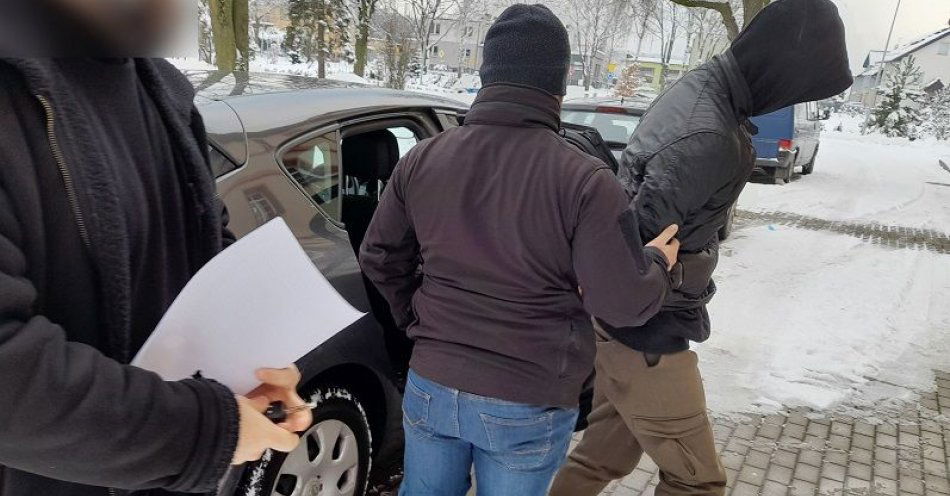 zdjęcie: Odpowie za kradzież rozbójniczą, jakiej dopuścił się w bibliotece / fot. KPP w Lęborku
