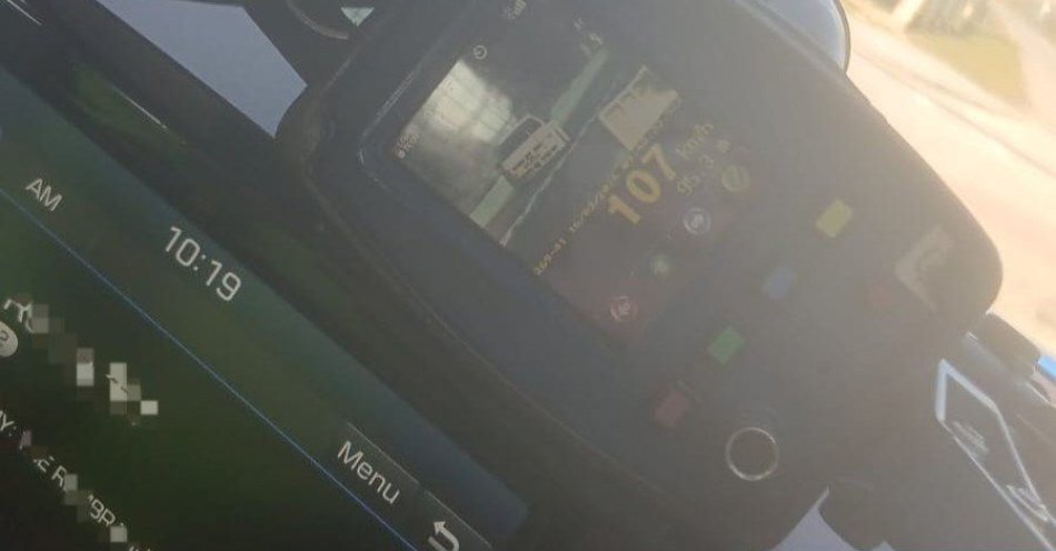 zdjęcie: W Słupczy kierowca stracił prawo jazdy za przekroczenie prędkości / fot. KPP Sandomierz