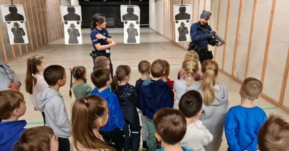 zdjęcie: Przedszkolaki z kolejną wizytą u policjantów / fot. KMP w Gdyni