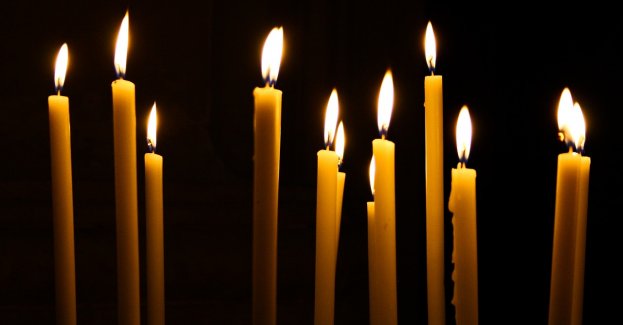 Do Polski dotarł w sobotę wieczorem Św. Ogień z Jerozolimy