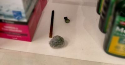 Zostawił woreczek z marihuaną na półce apteki i został zatrzymany