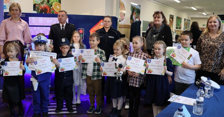 zdjęcie: Młodzi artyści promują bezpieczeństwo w konkursie Uliczne Sygnały / fot. KMP we Włocławku