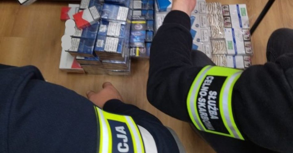 zdjęcie: Kobieta zatrzymana z ponad 300 paczkami papierosów bez akcyzy / fot. KPP w Brzozowie