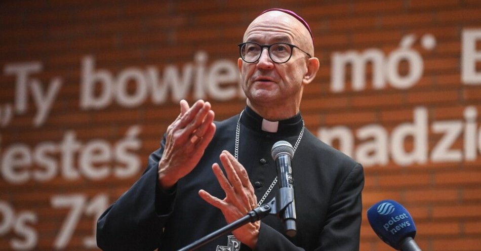 zdjęcie: Abp Galbas do ubogich: dla Boga jesteś tak samo ważny, jak najważniejszy człowiek na Ziemi / Warszawa, 25.12.2025. Metropolita warszawski abp Adrian Galbas podczas Bożonarodzeniowego Obiadu z Ubogimi w Kościele Wniebowstąpienia Pańskiego w Warszawie, 25 bm. Wydarzenie organizowane jest przez Wspólnotę Sant'Egidio. (aldg) PAP/Piotr Nowak