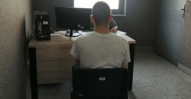 Jeden niszczył auto, a drugi próbował powstrzymać policjantów, aby go nie zatrzymali. Obaj usłyszeli zarzuty