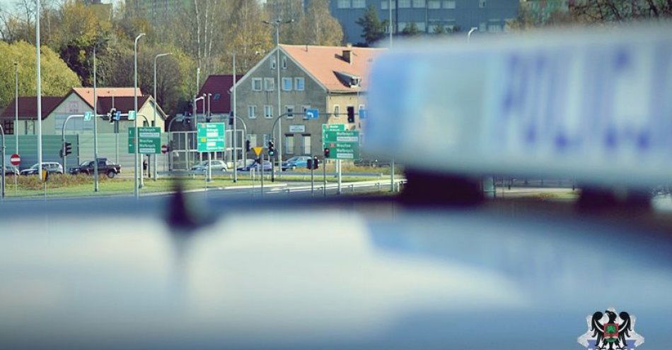 zdjęcie: Policjanci codziennie sprawdzają uprawnienia kierujących, a ci wciąż jeżdżą pomimo wydanych sądowych zakazów / fot. KMP w Wałbrzychu