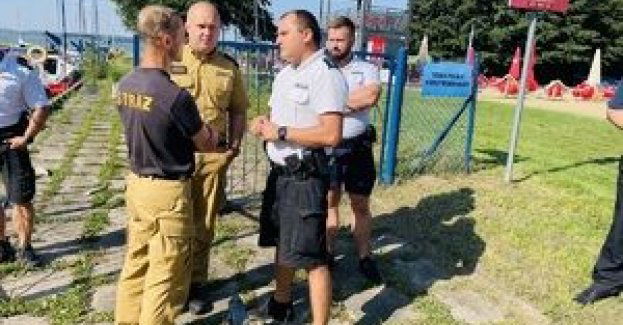 Policyjni wodniacy wspólnie ze strażakami doskonalili swoje umiejętności w zakresie prowadzenia działań ratowniczych