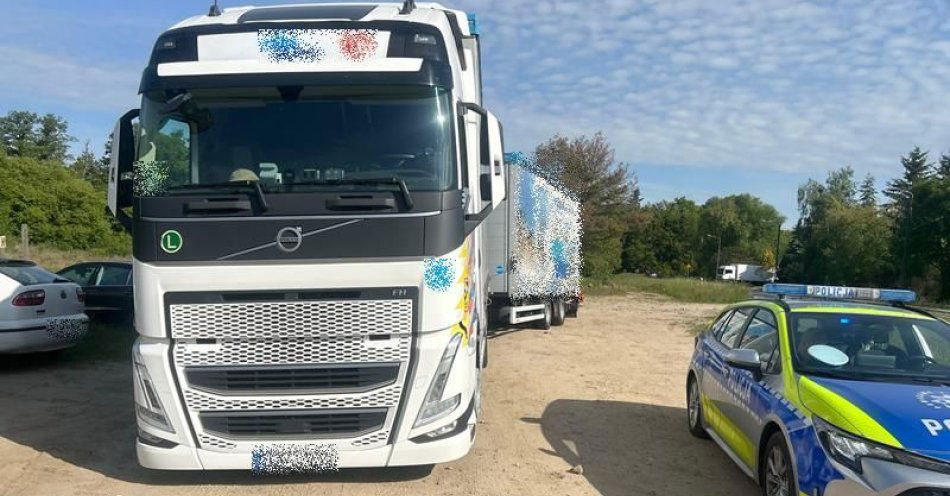 zdjęcie: Policjantki zatrzymały nietrzeźwego kierowcę TIRa / fot. KPP w Miliczu
