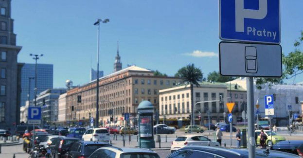 Warszawscy drogowcy sprzedają porzucone samochody, jest też i kultowy skuter