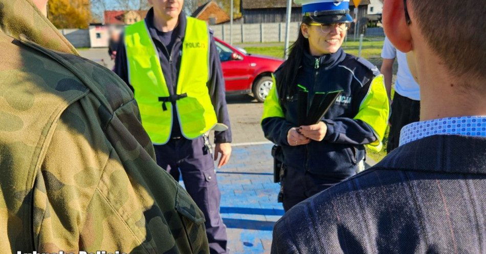 zdjęcie: Bądź widoczny po zmroku: policjanci rozdają odblaski / fot. KPP Krosno Odrzańskie