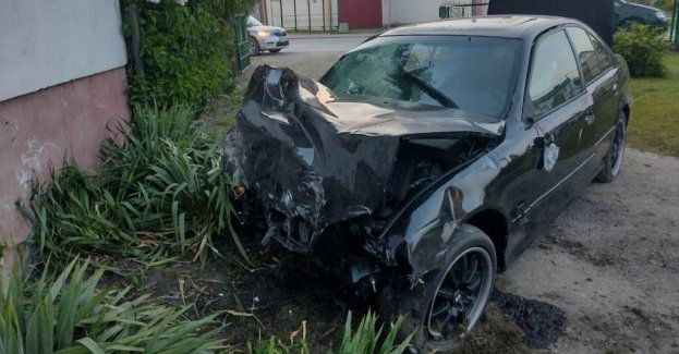 Nietrzeźwy wjechał w ogrodzenie