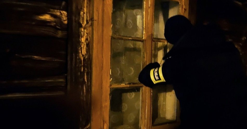 zdjęcie: Zimą reagujmy na osoby narażone na wychłodzenie w Opocznie / fot. KPP w Opocznie