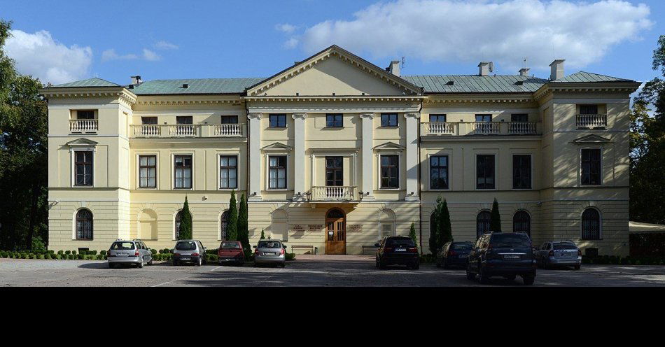 zdjęcie: Mińsk Mazowiecki - perła Mazowsza z pałacem Dernałowiczów / Pałac Dernałowiczów w Mińsku Mazowieckim. Fot. Marcin Białek / Wikimedia Commons, CC BY-SA 3.0