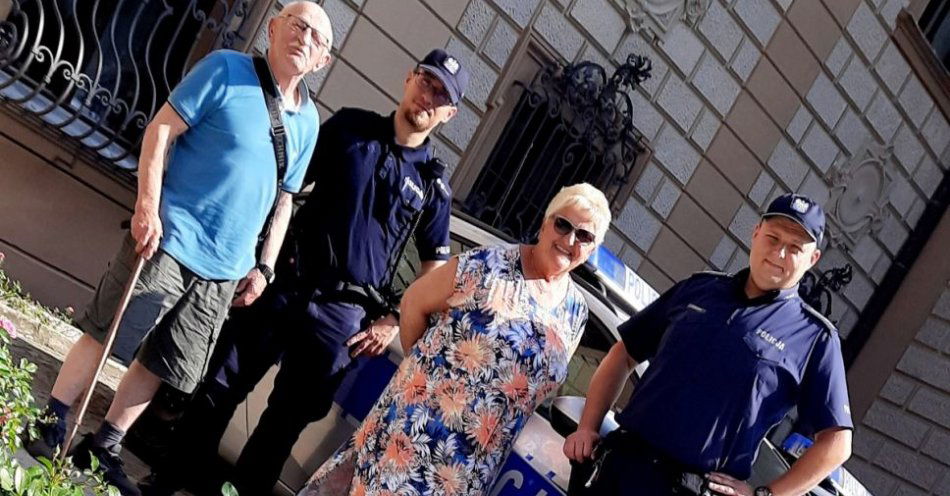 zdjęcie: Senior na drodze do bezpieczeństwa z krapkowickimi policjantami / fot. KPP Krapkowice