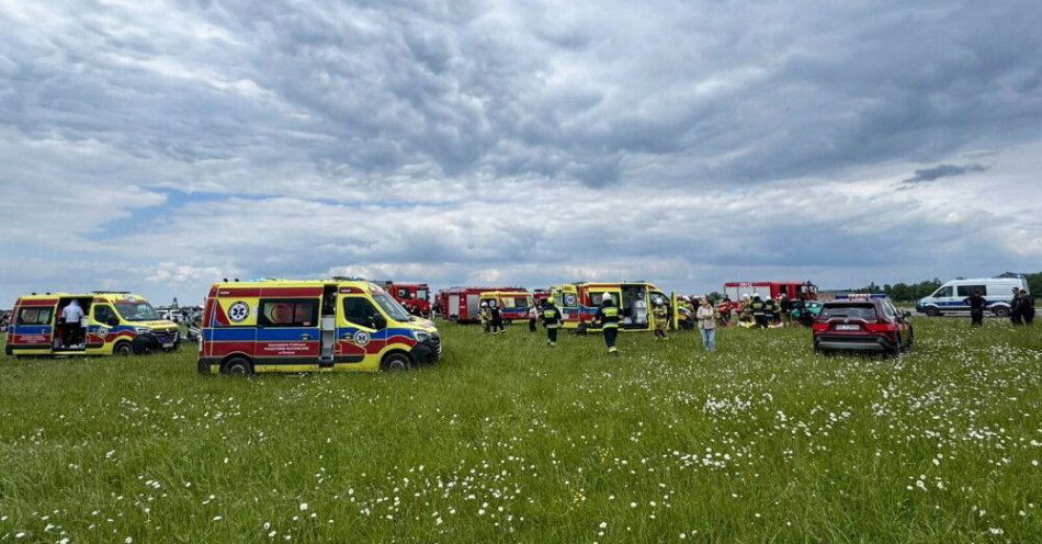 zdjęcie: Podczas zawodów w Krośnie samochód wjechał w tłum kibiców; 18 osób rannych / fot. PAP