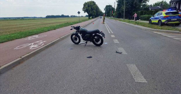 Kolizja dwóch motocyklistów na skrzyżowaniu