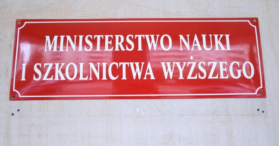 zdjęcie: MNiSW: w resortowej komisji dyscyplinarnej jeszcze nie było żadnej sprawy o papiernię / Warszawa, 09.07.2025. Ministerstwo Nauki i Szkolnictwa Wyższego w Warszawie, 9 bm. gdzie odbyła się konferencja prasowa ministra nauki i szkolnictwa wyższego Marcina Kulaska oraz wiceministra nauki i szkolnictwa wyższego Andrzeja Szeptyckiego poświęcona likwidacji Akademii Kopernikańskiej. (az/mgut) PAP/Albert Zawada