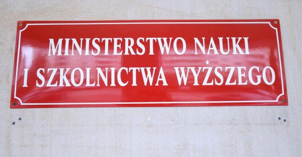 MNiSW: w resortowej komisji dyscyplinarnej jeszcze nie było żadnej sprawy o papiernię