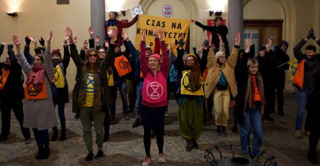 Jest za pięć dwunasta - kończy się bal… Aktywiści tańczą dla klimatu