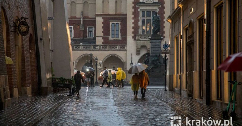 zdjęcie: Burzowy piątek w Krakowie - ostrzeżenie meteorologiczne / fot. UM Kraków / Fot. Bogusław Świerzowski / kraków.pl