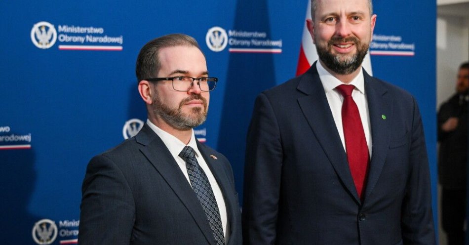 zdjęcie: Szef MON: jesteśmy zainteresowani przygotowaniem i korzystaniem z poligonu na terytorium Litwy / Warszawa, 16.01.2026.  Wicepremier, minister obrony narodowej Władysław Kosiniak-Kamysz (P) i minister obrony narodowej Litwy Robertas Kaunas (L) podczas spotkania w siedzibie Ministerstwa Obrony Narodowej w Warszawie, 16 bm. (sko) PAP/Radek Pietruszka